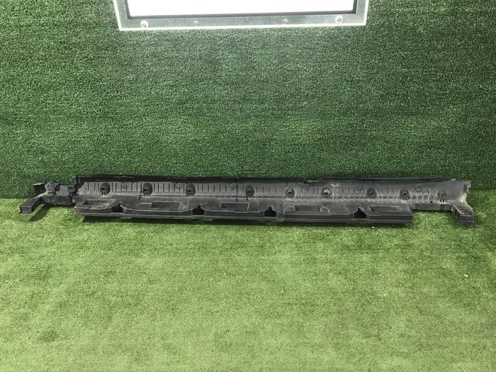 Кронштейн накладки порога правый Mercedes M GLE W166 (2011-2018)