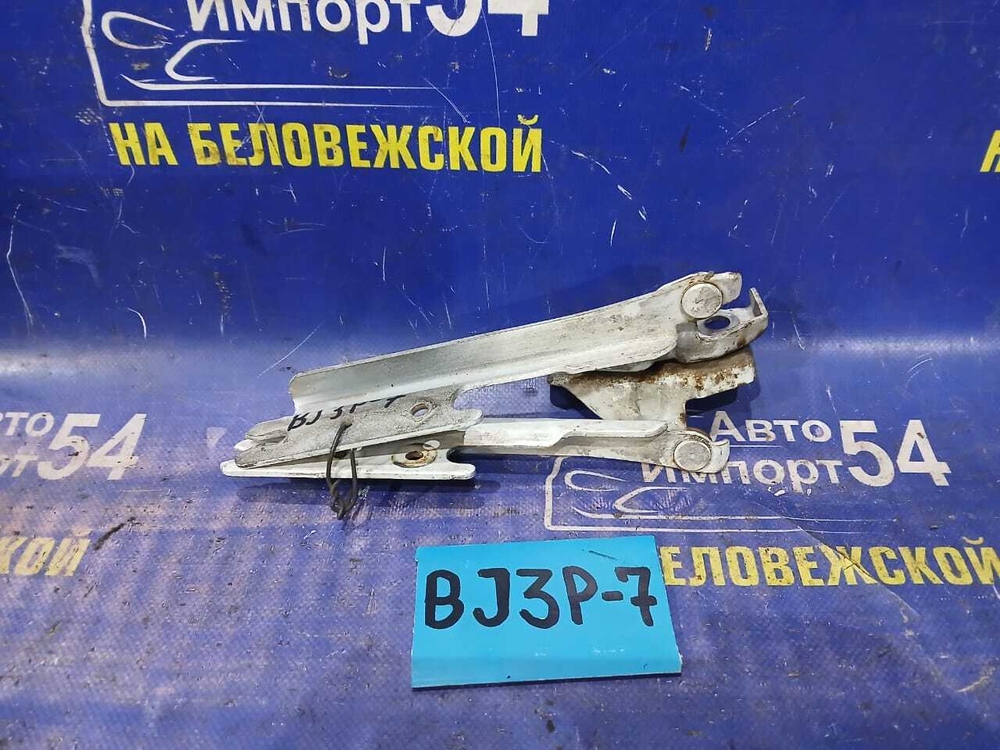 Петля капота правая MAZDA FAMILIA 2001