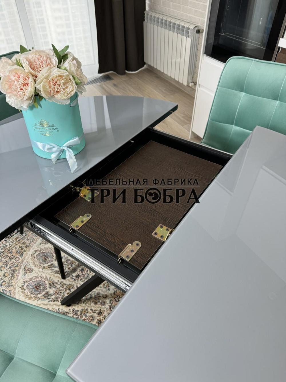 Круглый стеклянный раздвижной стол и стулья "ГУЧИ" тиффани