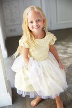 Нарядное платье для девочки желтого цвета с коротким рукавом Silver Spoon