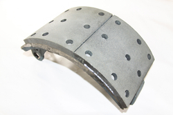 Колодка барабанного тормоза а/м КАМАЗ-ЕВРО 6440, 6520, 6522 ЛИТАЯ (накладка: короткая+короткая, улучшенная накладка КОНВЕЙЕР) (1шт.) ААЦ/ЗМД (г. Набережные Челны)