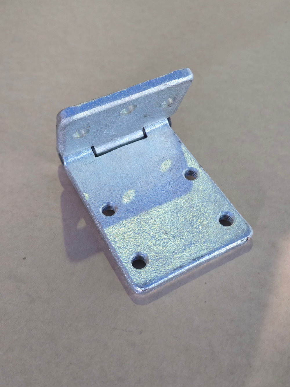 Петля двери левая на Маз (ОАО МАЗ)