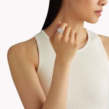 Кольцо Graff Wild Flower Large Diamond Ring