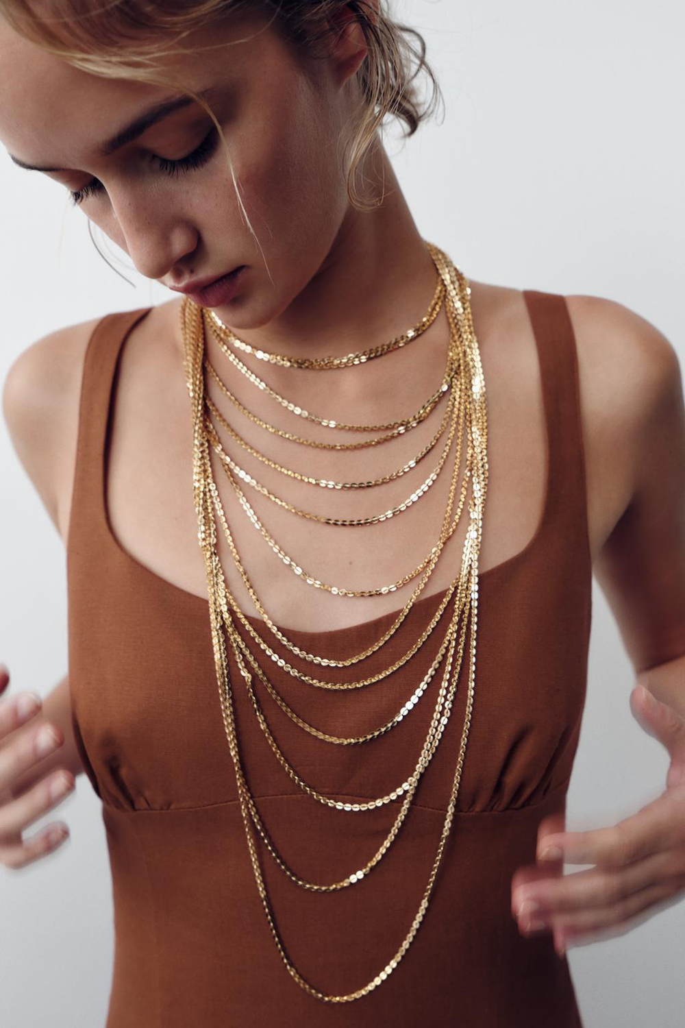 ZARA МНОГОСЛОЙНОЕ ОЖЕРЕЛЬЕ С ЦЕПОЧКАМИ, ЗОЛОТИСТЫЙ