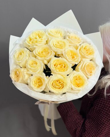 Букет из 15 ароматных пионовидных роз "Candlelight"