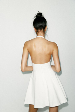 ZARA КОРОТКОЕ ПЛАТЬЕ С ГОРЛОВИНОЙ ХАЛТЕР И ЮБКОЙ ГОДЕ, БЕЛЫЙ