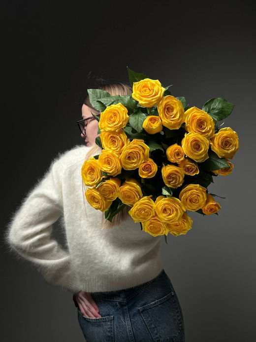Букет из 25 желтых роз под ленту