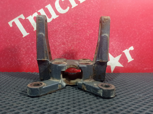 Кронштейн переднего бампера