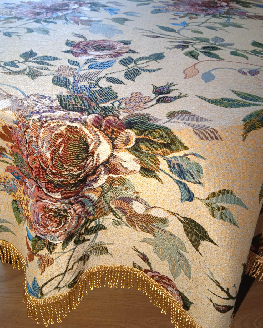 Гобеленовая скатерть Плетистая роза D 160 см