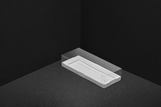 Упаковка с прозрачной крышкой для трех пирожных