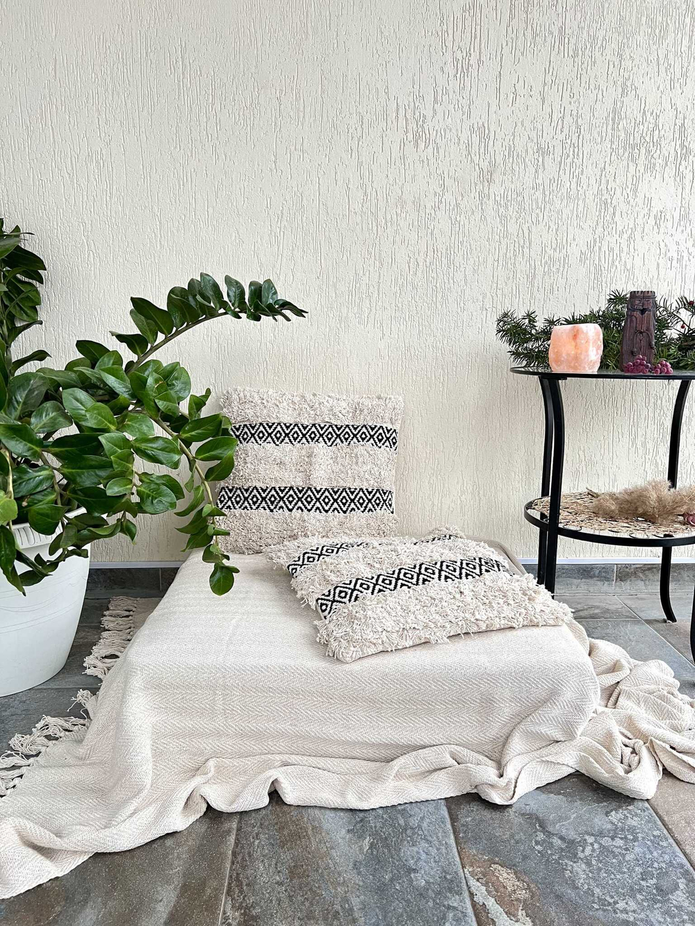 Декоративная наволочка в бохо стиле