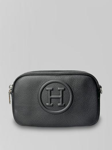 Сумка 2206 прямоугольной формы однотонная с ремешком в комплекте и логотипом посередине