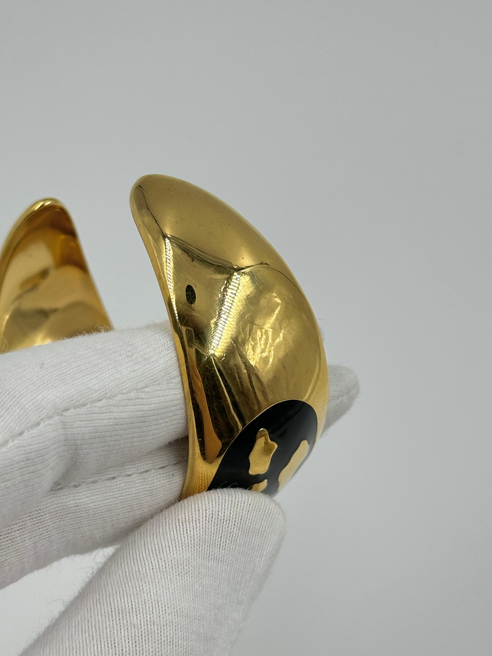 Браслет с чёрной эмалью