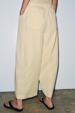 ZARA БРЮКИ ИЗ ТКАНИ «ЁЛОЧКА» — ZW COLLECTION, ЦВЕТ СЛИВОЧНОГО МАСЛА