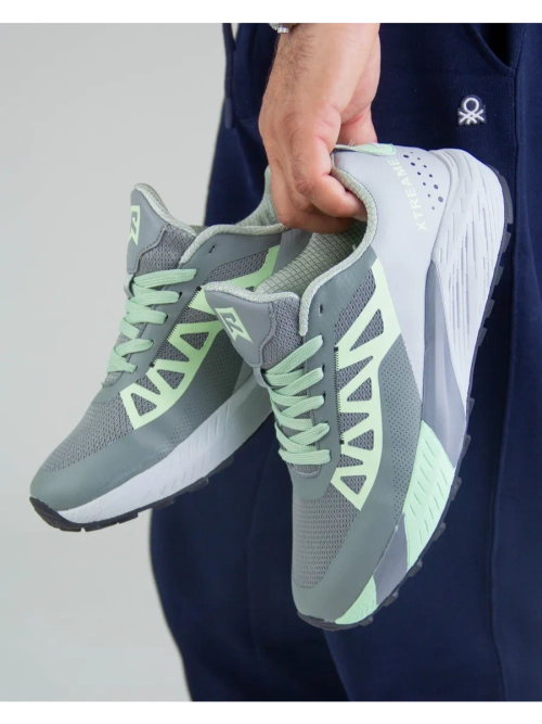 Облегченные беговые кроссовки