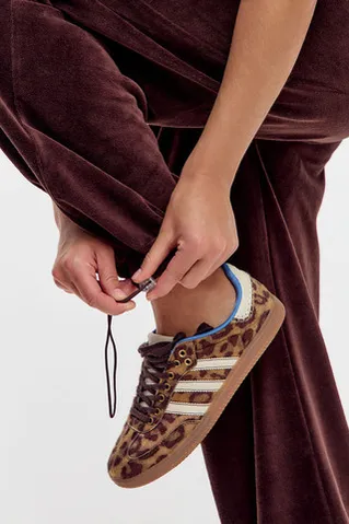 Широкие брюки на резинке из велюровой ткани шоколадного цвета