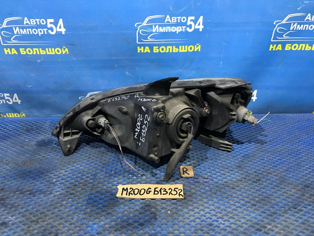 Фара передняя правая DAIHATSU YRV 2000-2005