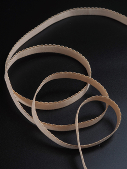 Резинка отделочная светло-бежевая ажурная ширина 12 мм с учетом фестона