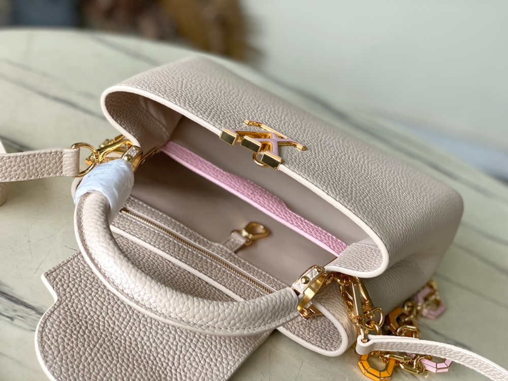 Louis Vuitton Capucines BB