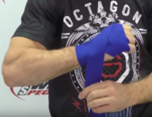 Мотаем бинты правильно с чемпионом лиги ACB