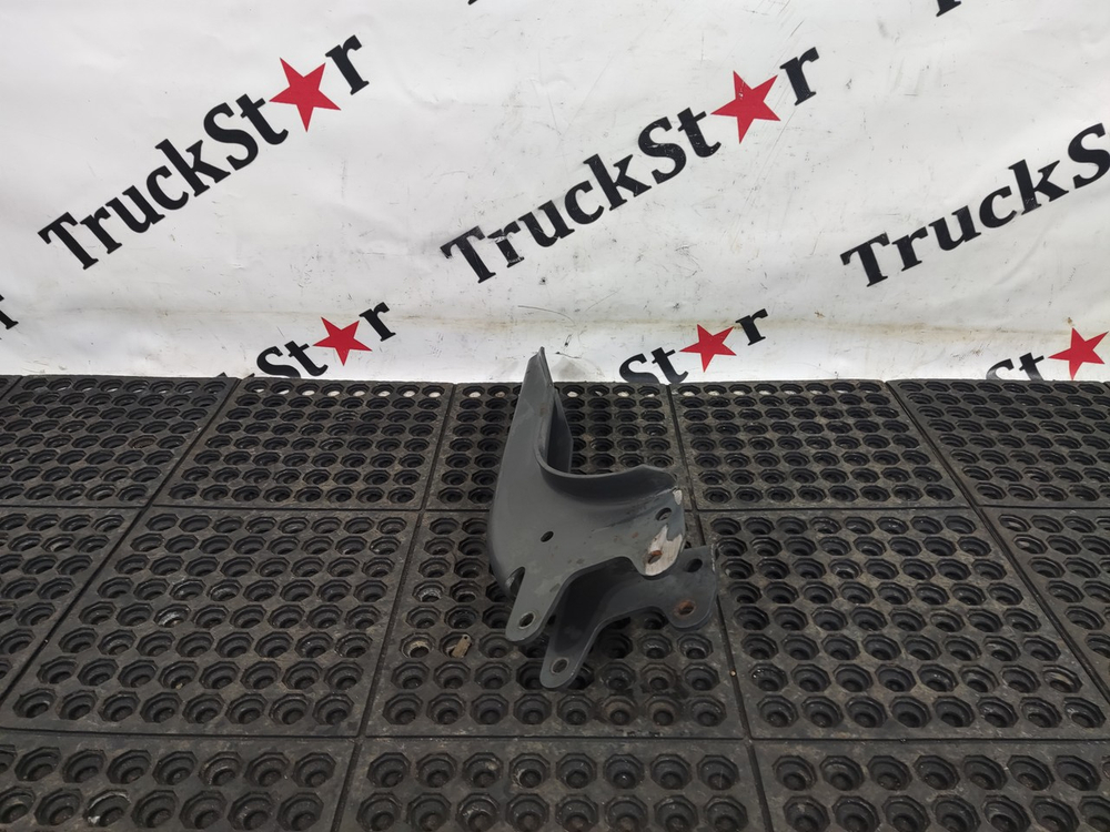 Кронштейн кабины левый