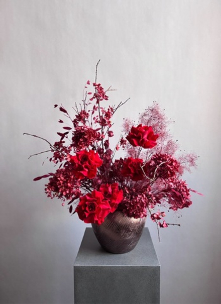 Композиция в кашпо Леукадендрон