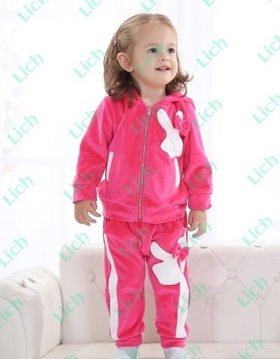 Костюм детский спортивный с аппликациями кроликов