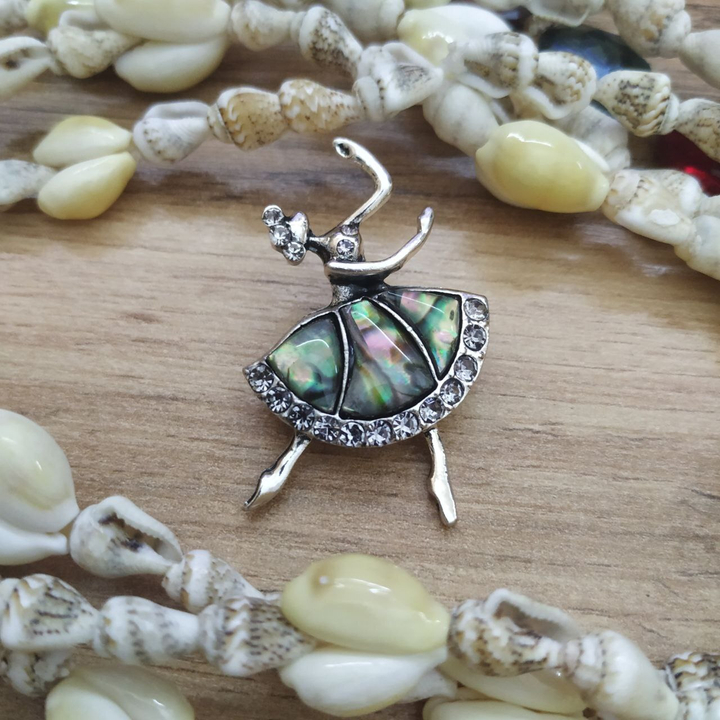 Брошь Балерина со стразами перламутр Гелиотис