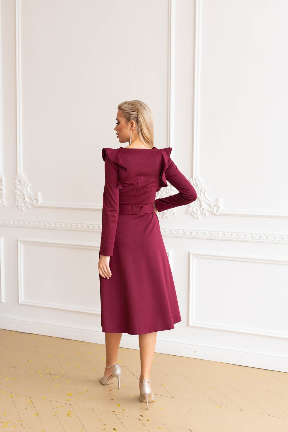 Платье бордовое с воланами из вискозы