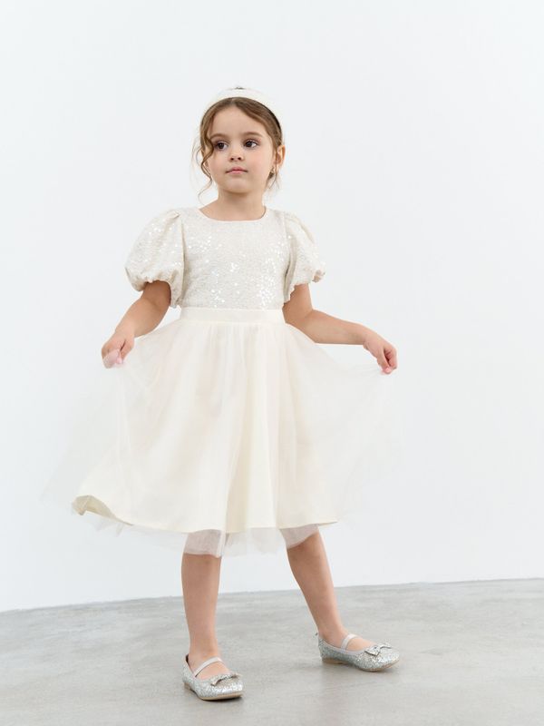 Платье с пышной юбкой и пайетками 