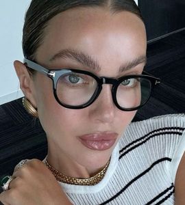 Выразительные черные