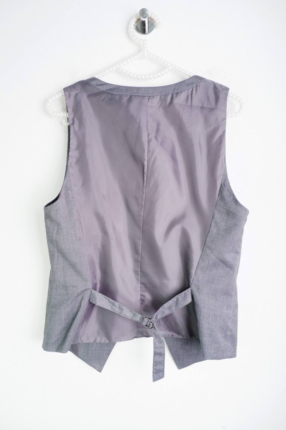 Жилетка в классическом дизайне, маркировка 42, визуально на 50 размер