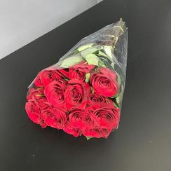 Пачка красных роз, Finally 60 см, Tessa