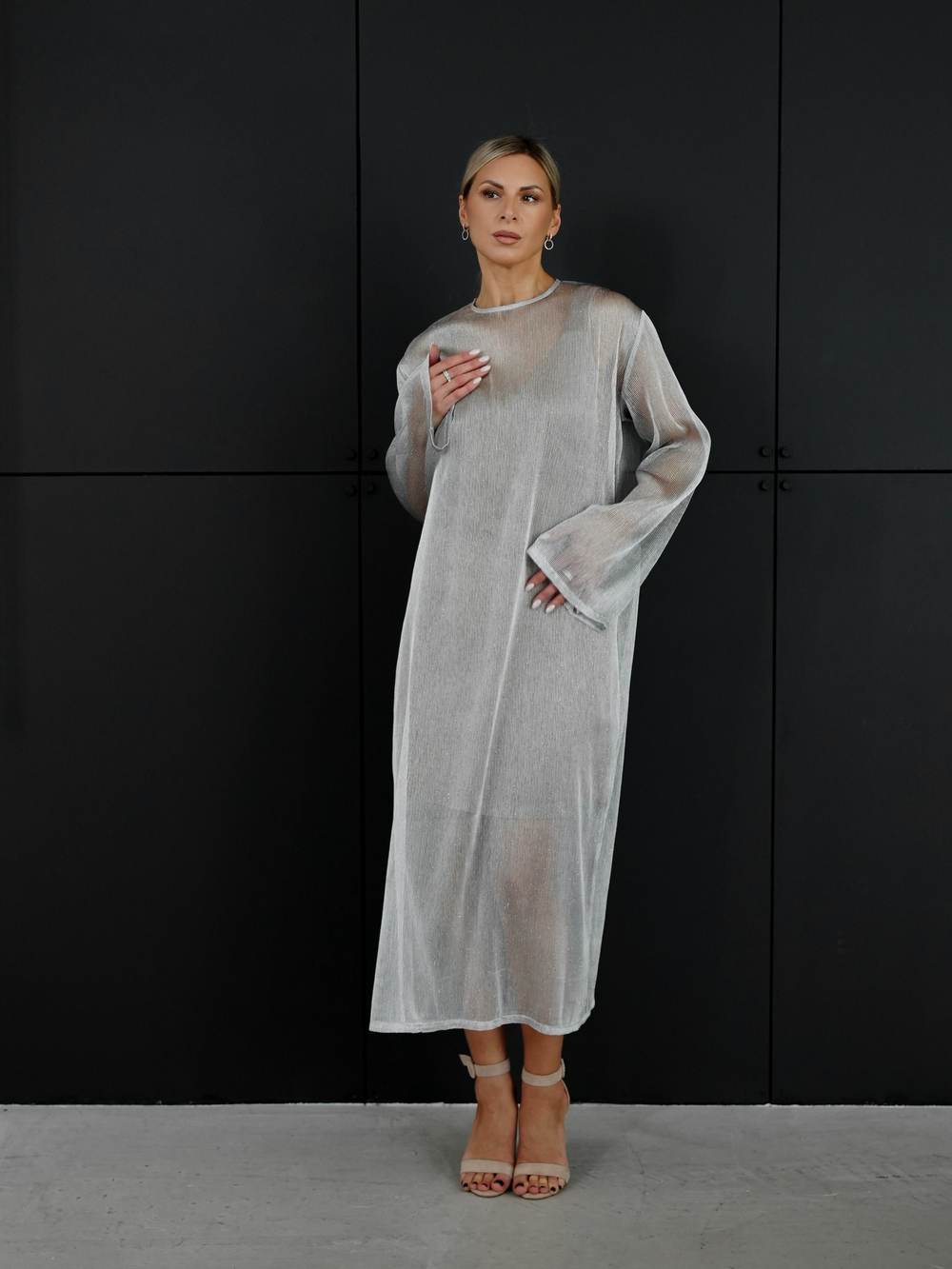 Платье из сетки в серебре оверсайз