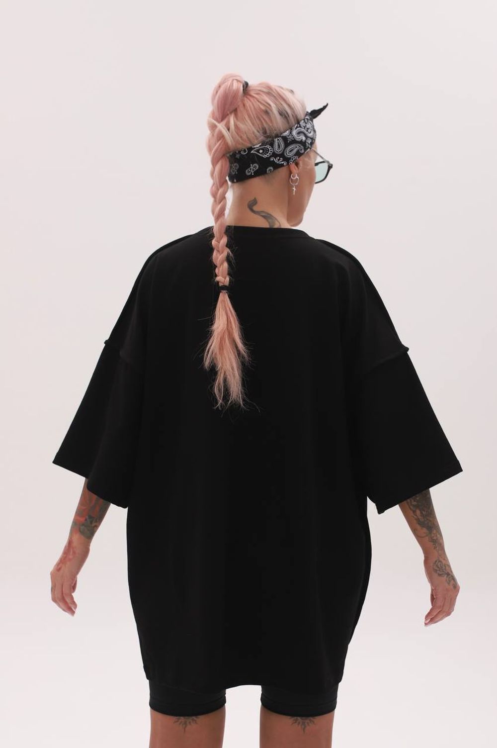 Футболка оверсайз(унисекс) «КОММ€₽$» Футболка оверсайз(унисекс) «КОММ€₽$»