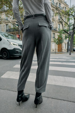 ZARA БРЮКИ С ЗАЩИПАМИ И РЕМНЕМ, СЕРЫЙ МЕЛАНЖ