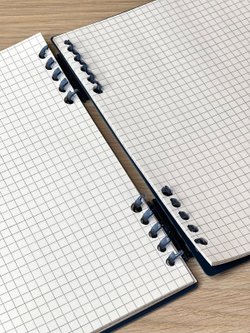 Блокнот квадратный в клетку 60л 195х210 мм т.синий (8808-019)