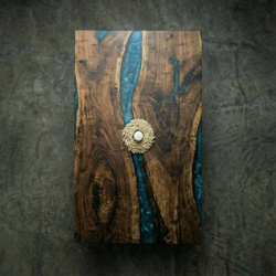 Орех с художественной эпоксидной смолой