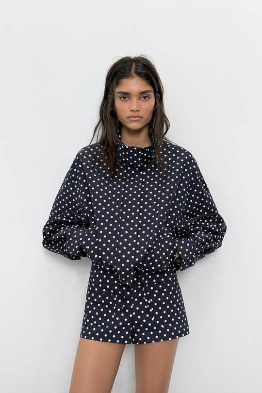 ZARA МИНИ-ШОРТЫ С КАРМАНАМИ, СИНИЙ/БЕЛЫЙ