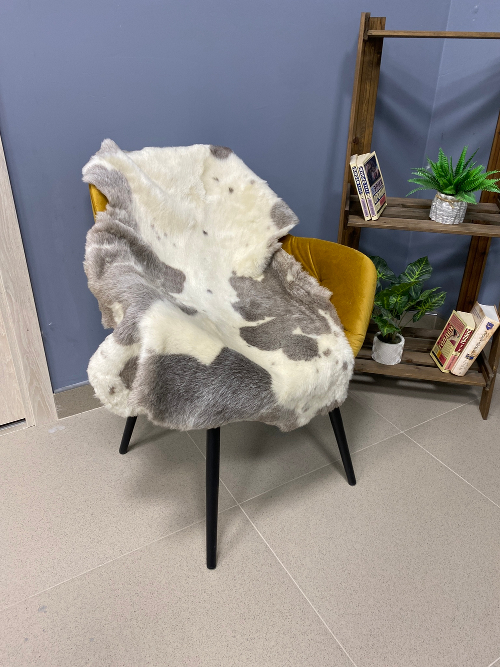 Шкура коврик меховой прикроватный овчина, 110х60 см.