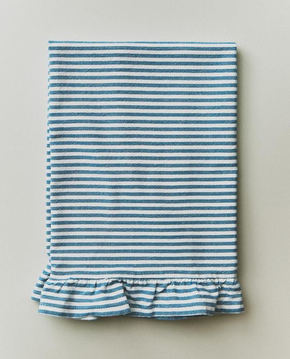 ZARA HOME КУХОННОЕ ПОЛОТЕНЦЕ В ПОЛОСКУ С ВОЛАНОМ, СИНИЙ