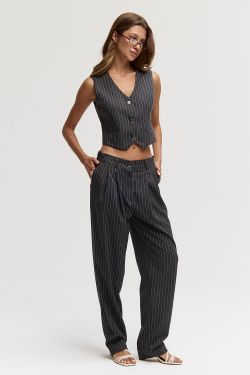 Брюки бананы в полоску темно-серого цвета