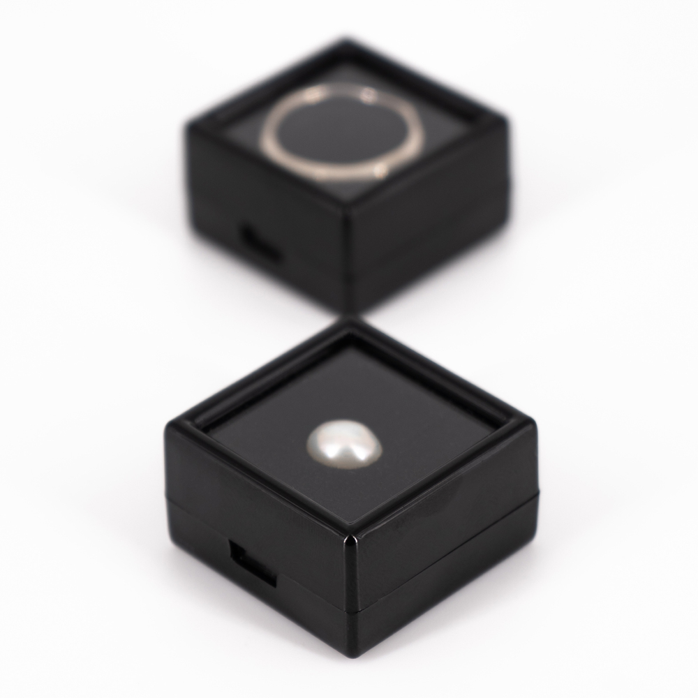 Футляр под вставки (пластиковое окно), 30х30х20 мм