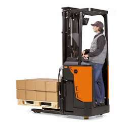 Штабелер электрический самоходный SST16ac (1,6 т, DEV 3,6 м, Lead-acid 375 Ah) ROCLA