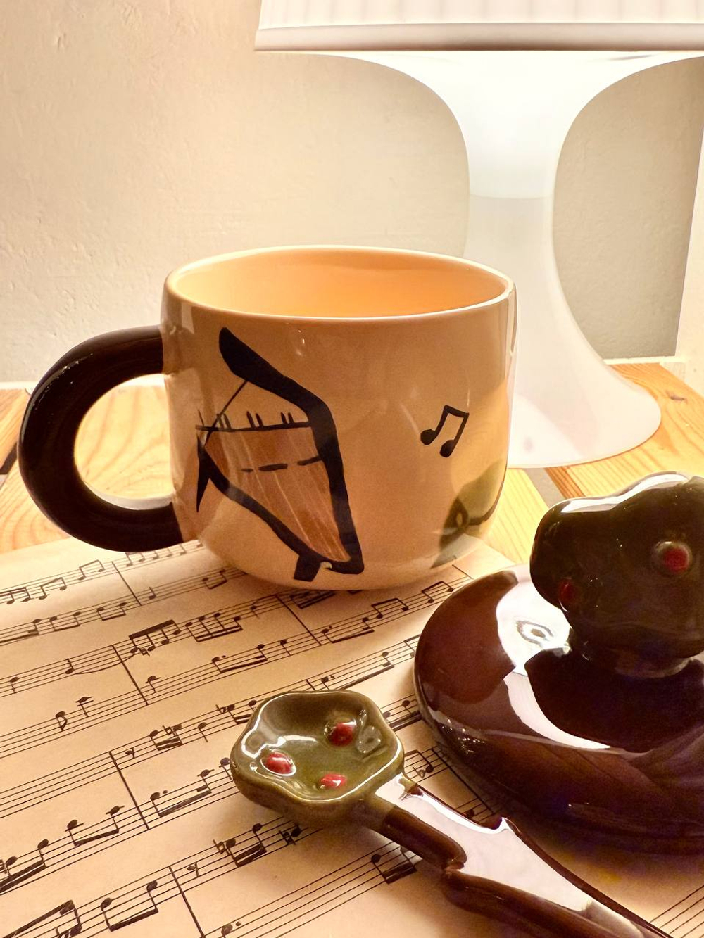 Кружка с крышкой и ложкой "Музыкальный лес"