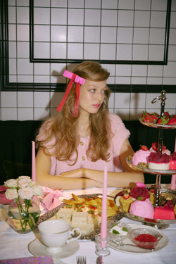 Розовый бант из шелка