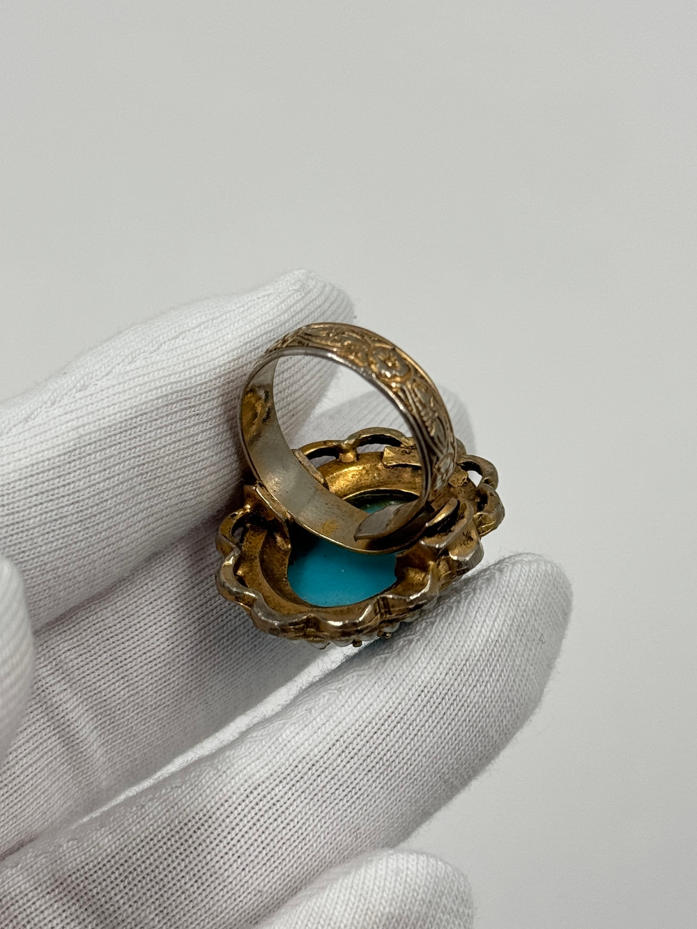 Кольцо с голубым кабошоном