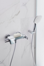 Смеситель для ванны с каскадным изливом и душевым комплектом URBAN CHIC 210501K3