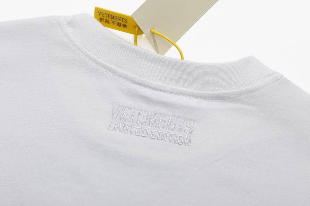 Футболка Vetements