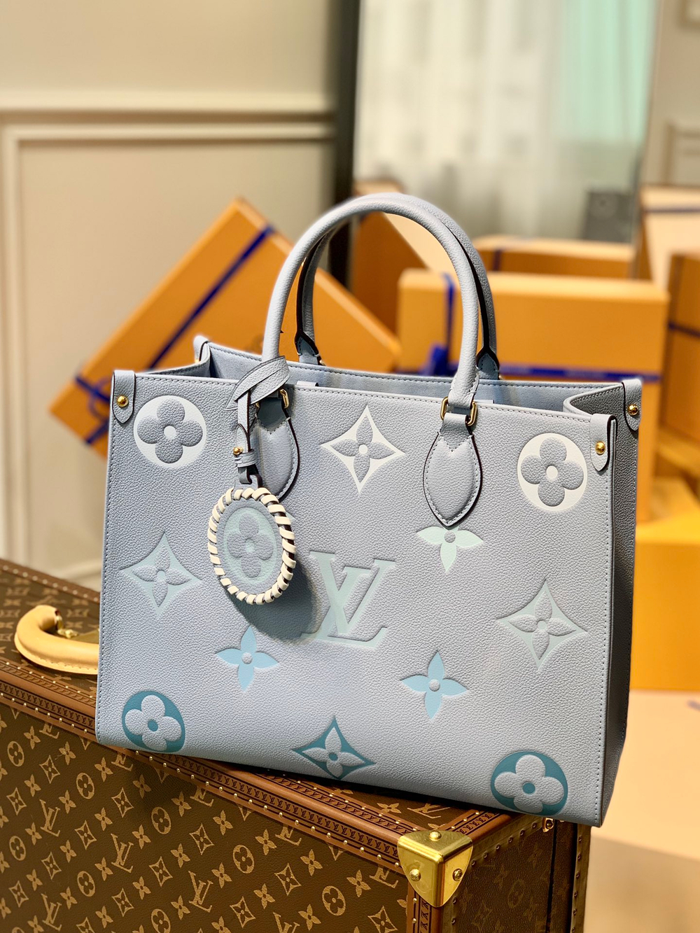 Louis Vuitton OnTheGo MM